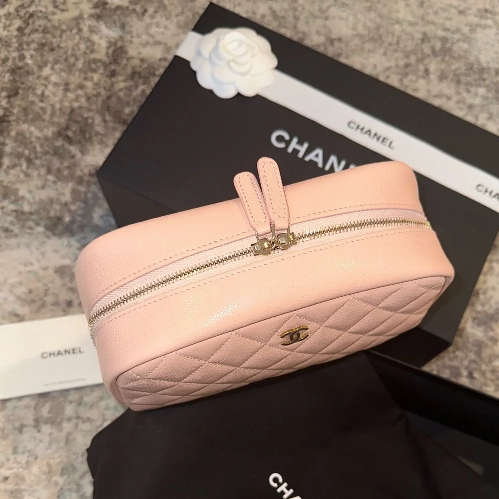 Chanel Caviar Leather Curved Classic Case in Blush